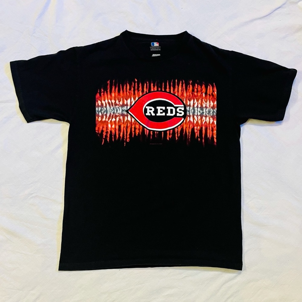 Medium Cincinnati Reds Official Merchandise t-shirt